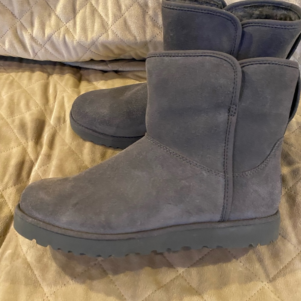 Brand New Uggs Size 6 Gray